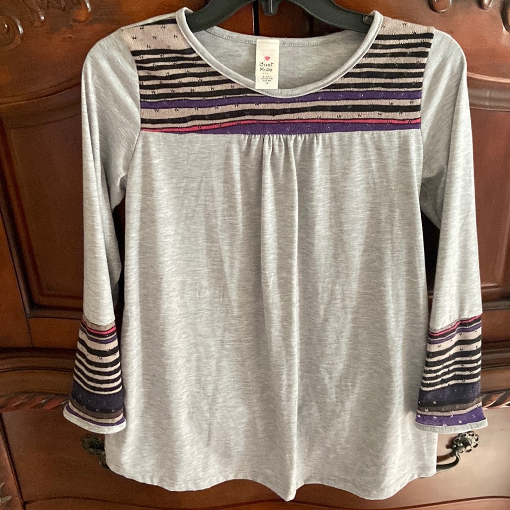 Like new girls size 14 top